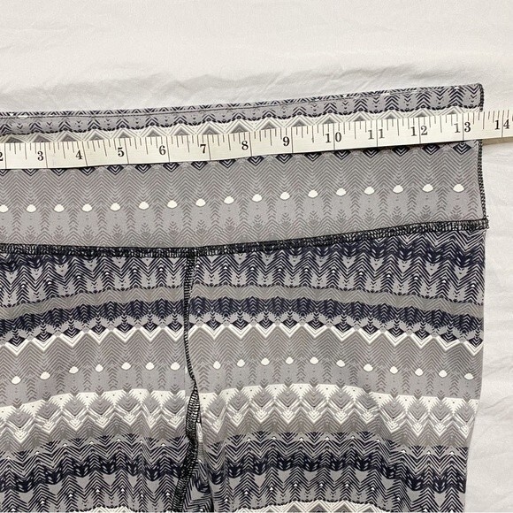 Alo Yoga Airbrush Capri Arctic Natural 3/4 Length Leggings Workout Size Small - Picture 8 of 10